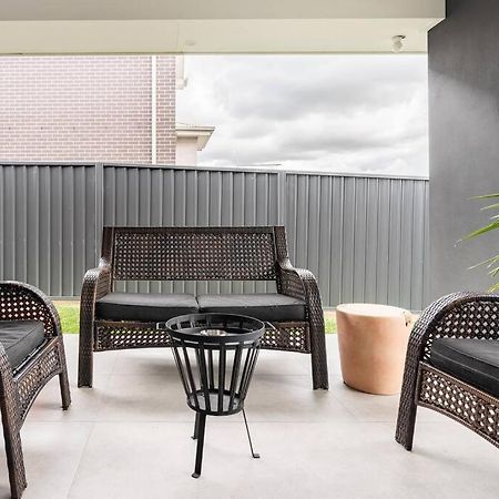 Neat 4 Bedroom In Catherine Fields Narellan Екстер'єр фото