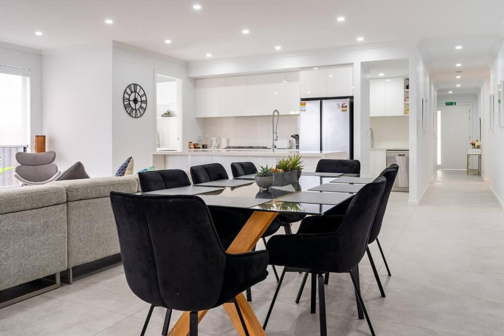 Neat 4 Bedroom In Catherine Fields Narellan Екстер'єр фото