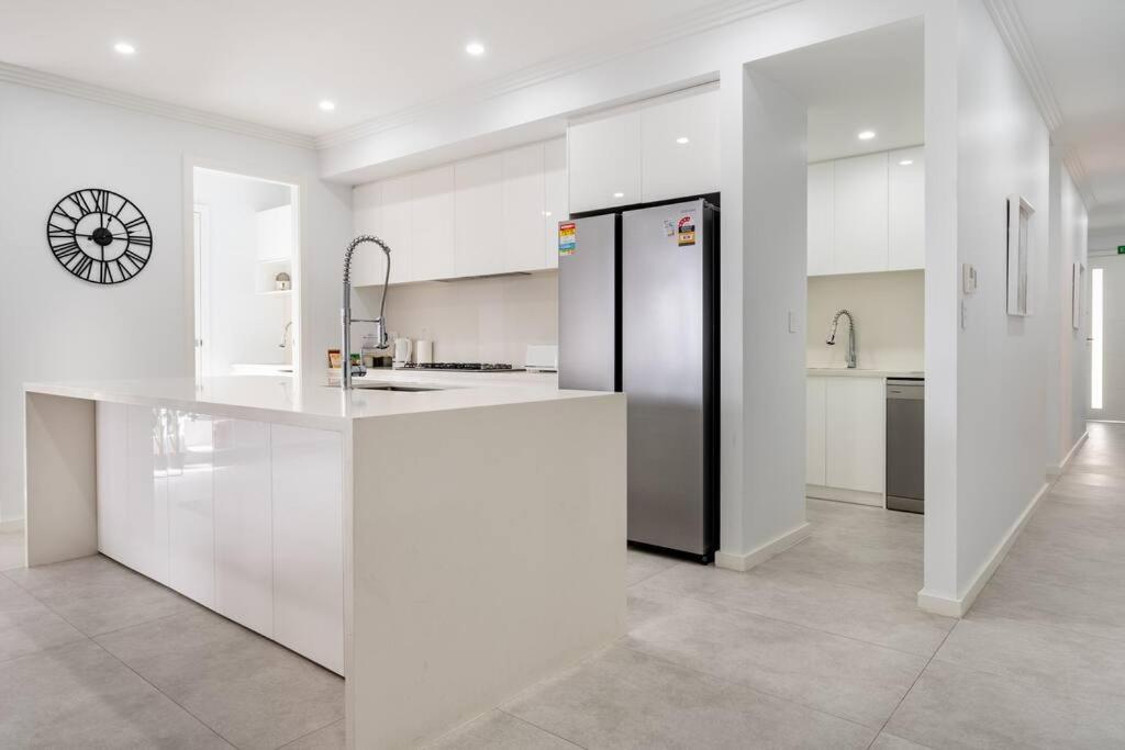 Neat 4 Bedroom In Catherine Fields Narellan Екстер'єр фото