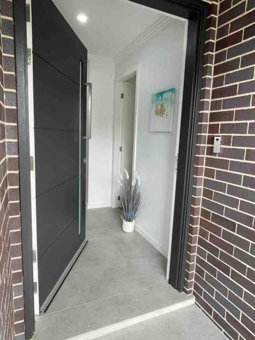 Neat 4 Bedroom In Catherine Fields Narellan Екстер'єр фото