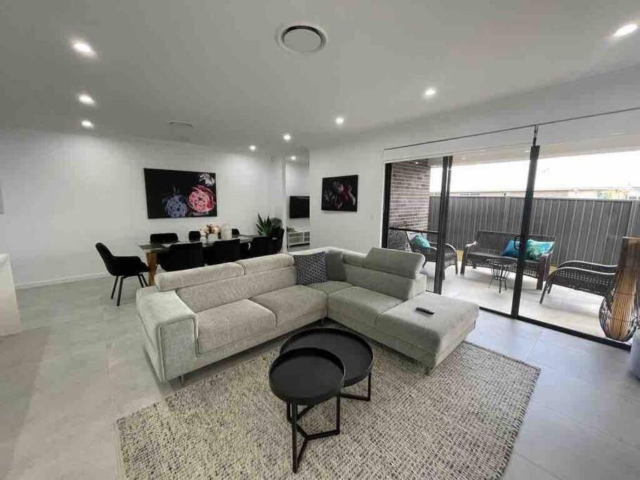 Neat 4 Bedroom In Catherine Fields Narellan Екстер'єр фото