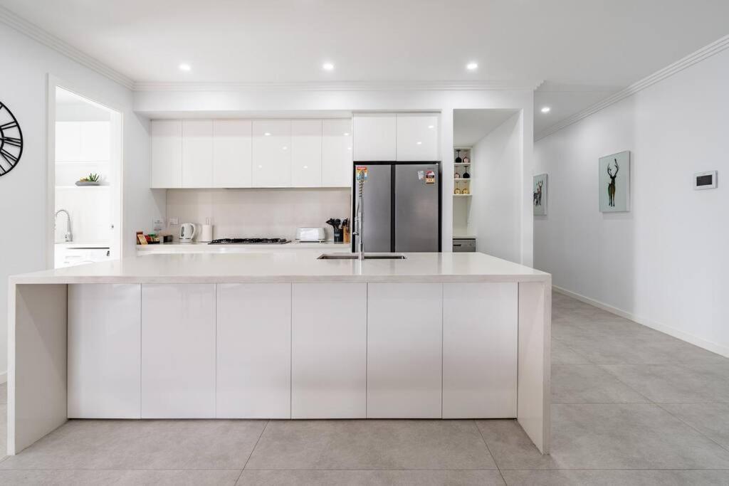 Neat 4 Bedroom In Catherine Fields Narellan Екстер'єр фото