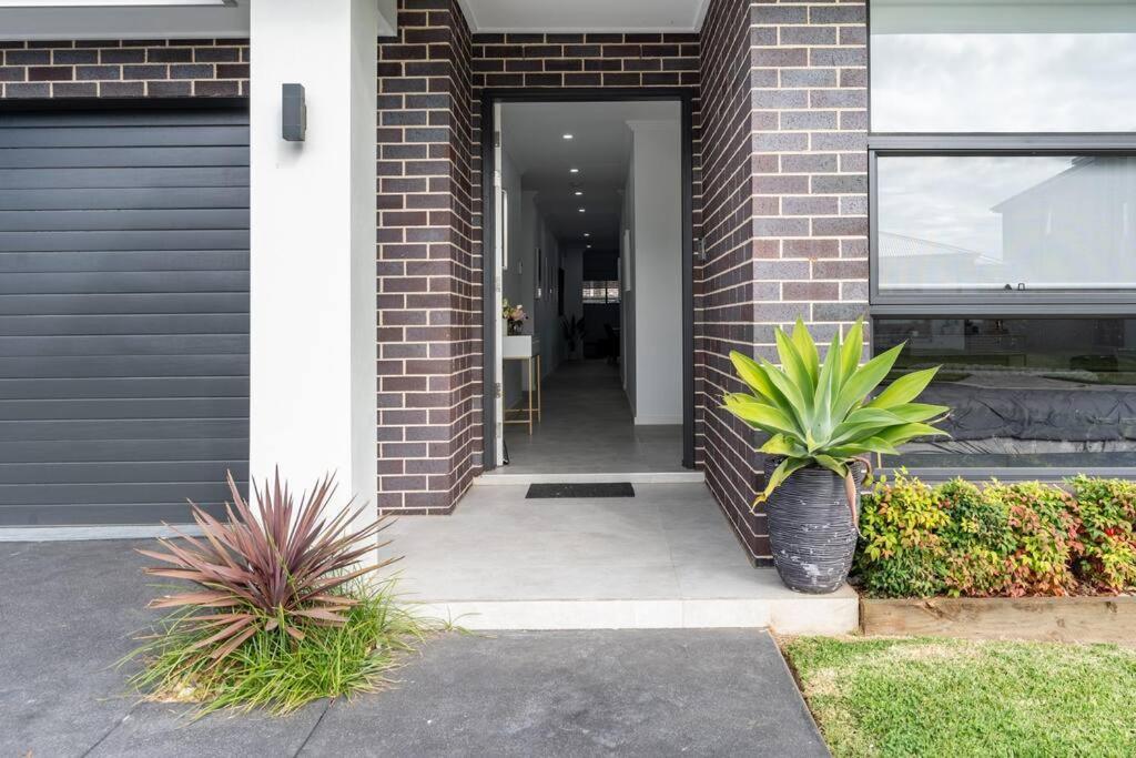 Neat 4 Bedroom In Catherine Fields Narellan Екстер'єр фото